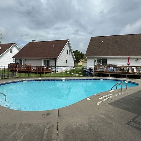1 Mile To Pkwy, Pets, Hot Tub, Creekside, Porch Villa Pigeon Forge Bagian luar foto