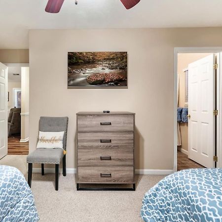 1 Mile To Pkwy, Pets, Hot Tub, Creekside, Porch Villa Pigeon Forge Bagian luar foto