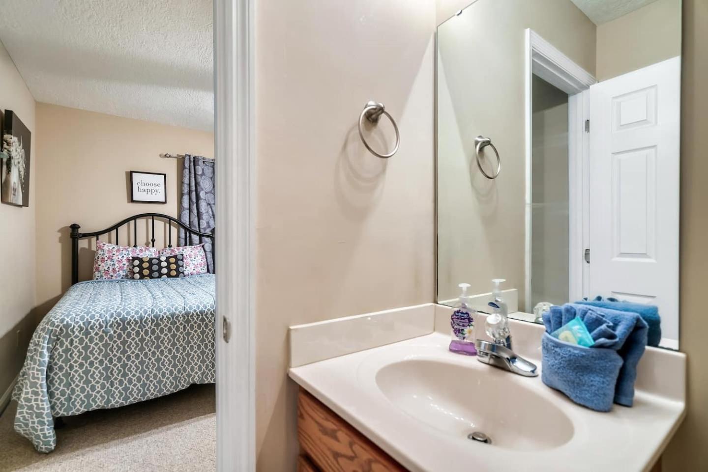 1 Mile To Pkwy, Pets, Hot Tub, Creekside, Porch Villa Pigeon Forge Bagian luar foto
