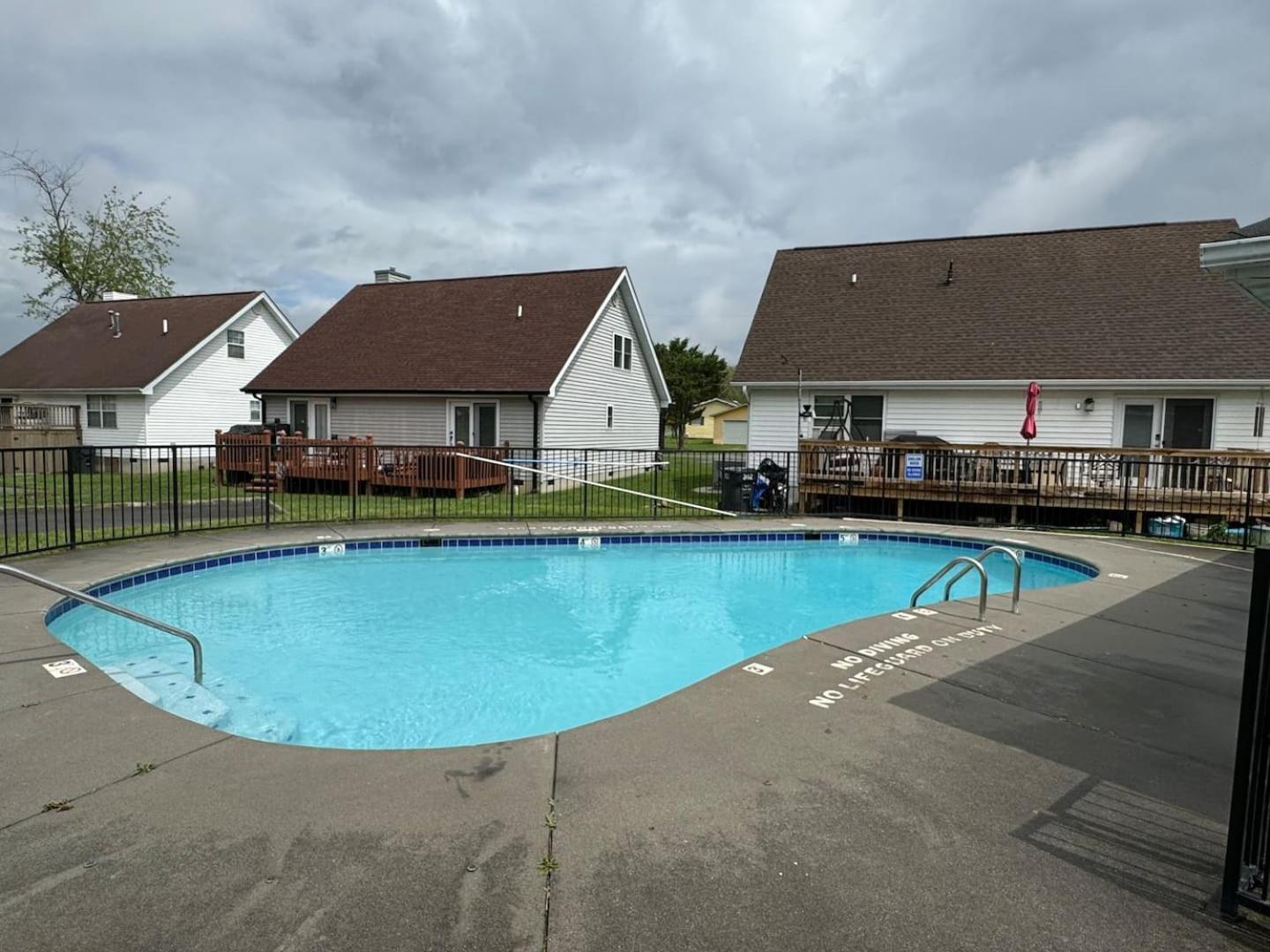 1 Mile To Pkwy, Pets, Hot Tub, Creekside, Porch Villa Pigeon Forge Bagian luar foto