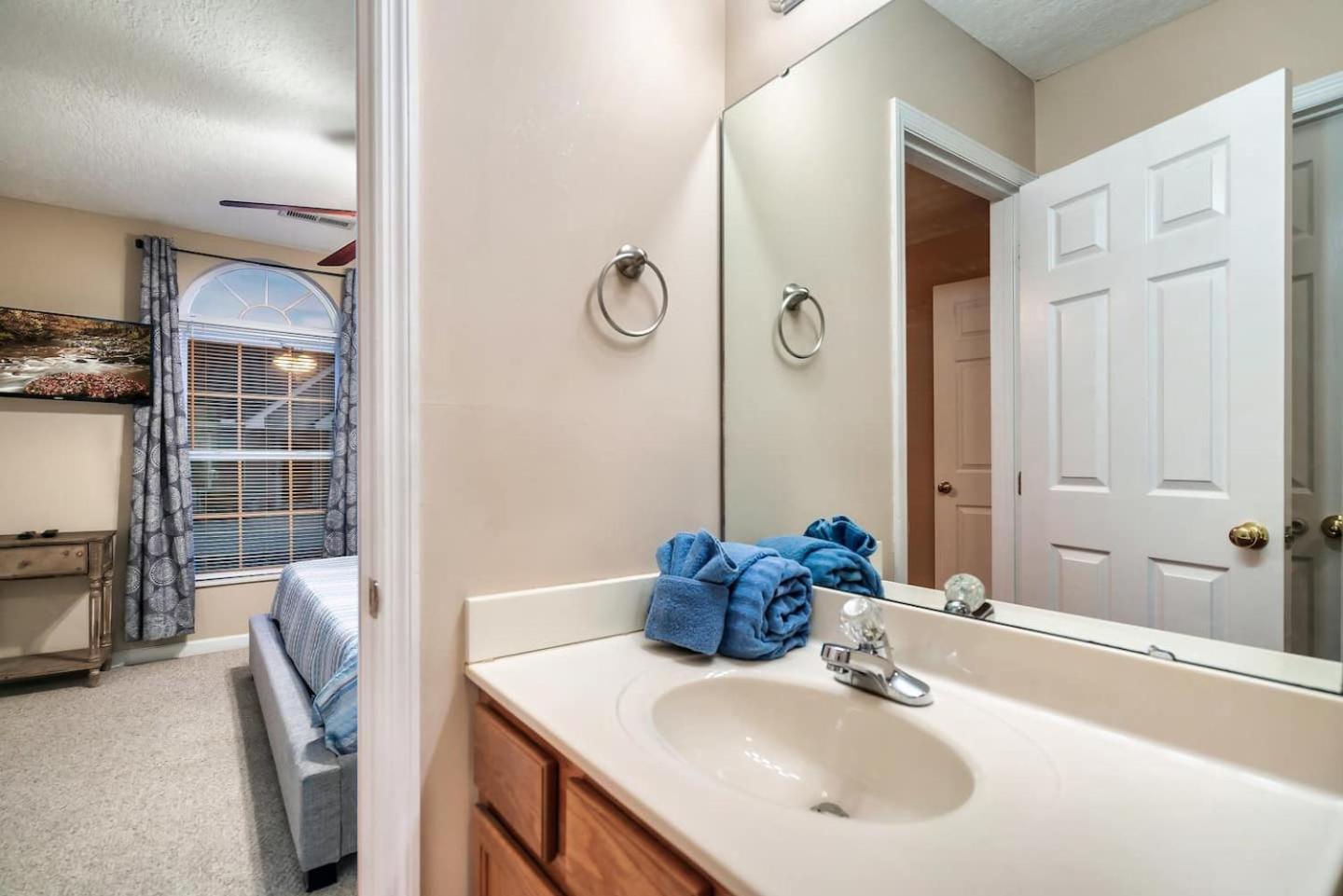 1 Mile To Pkwy, Pets, Hot Tub, Creekside, Porch Villa Pigeon Forge Bagian luar foto
