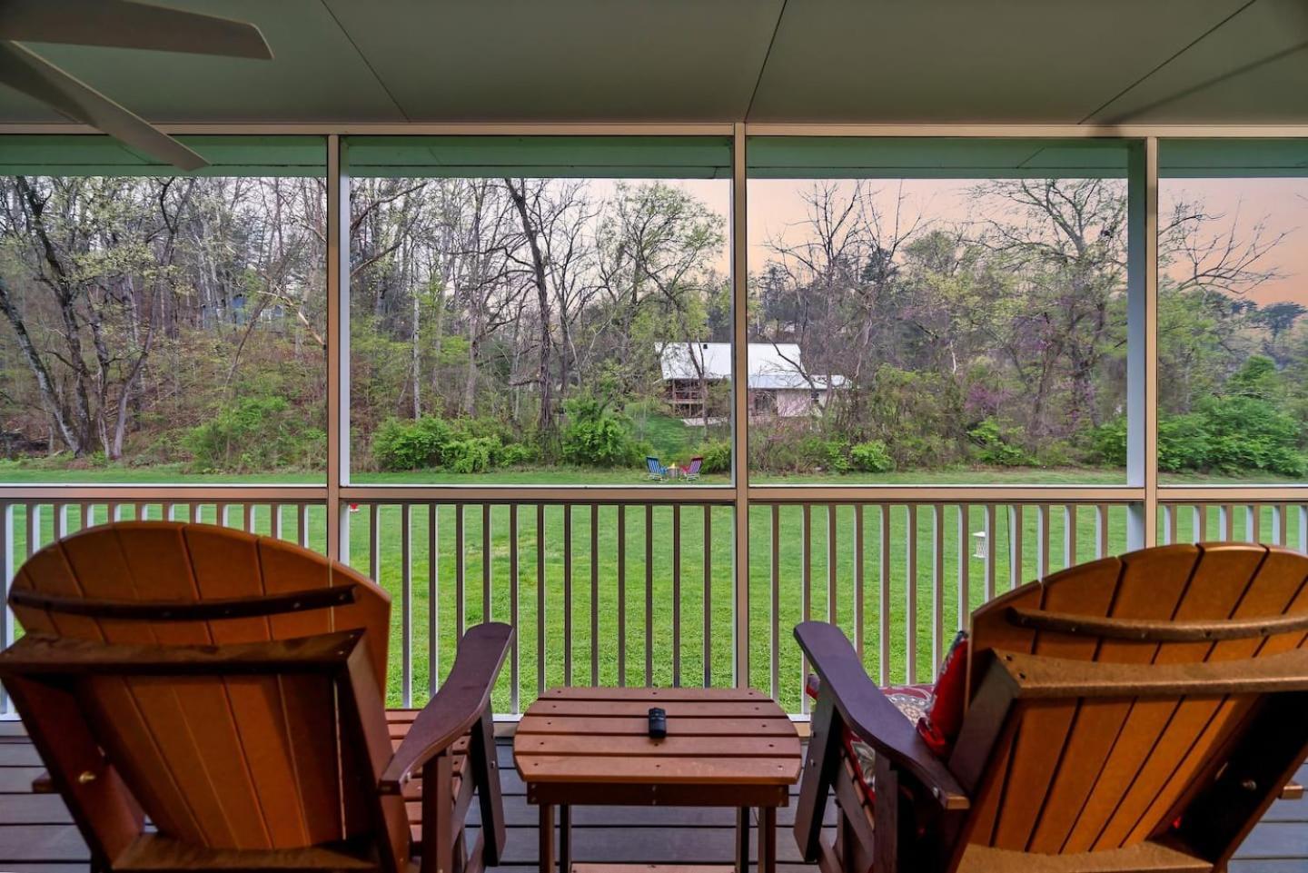 1 Mile To Pkwy, Pets, Hot Tub, Creekside, Porch Villa Pigeon Forge Bagian luar foto