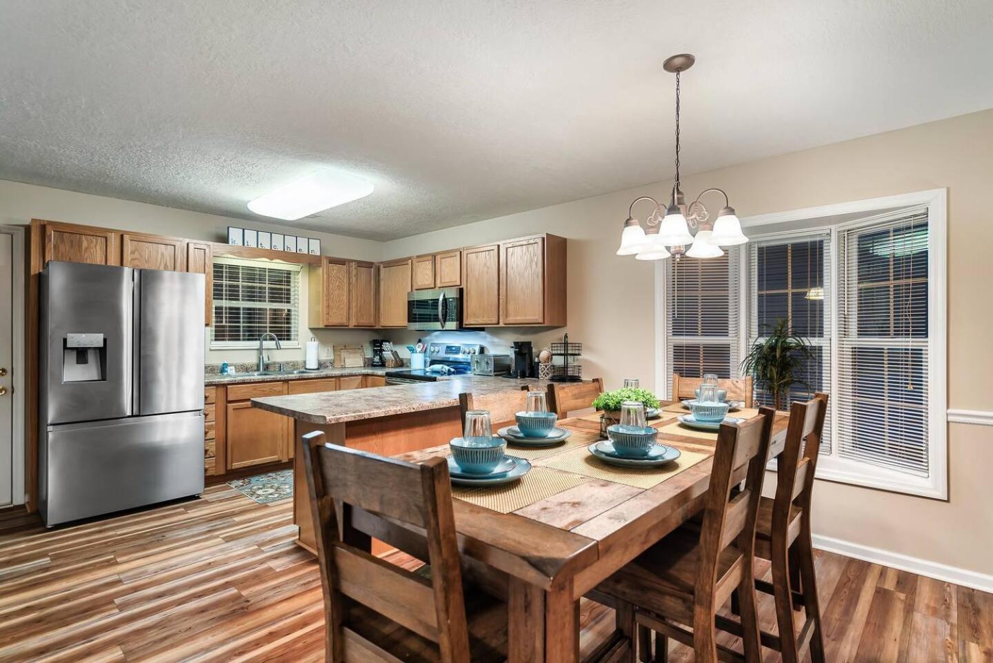 1 Mile To Pkwy, Pets, Hot Tub, Creekside, Porch Villa Pigeon Forge Bagian luar foto