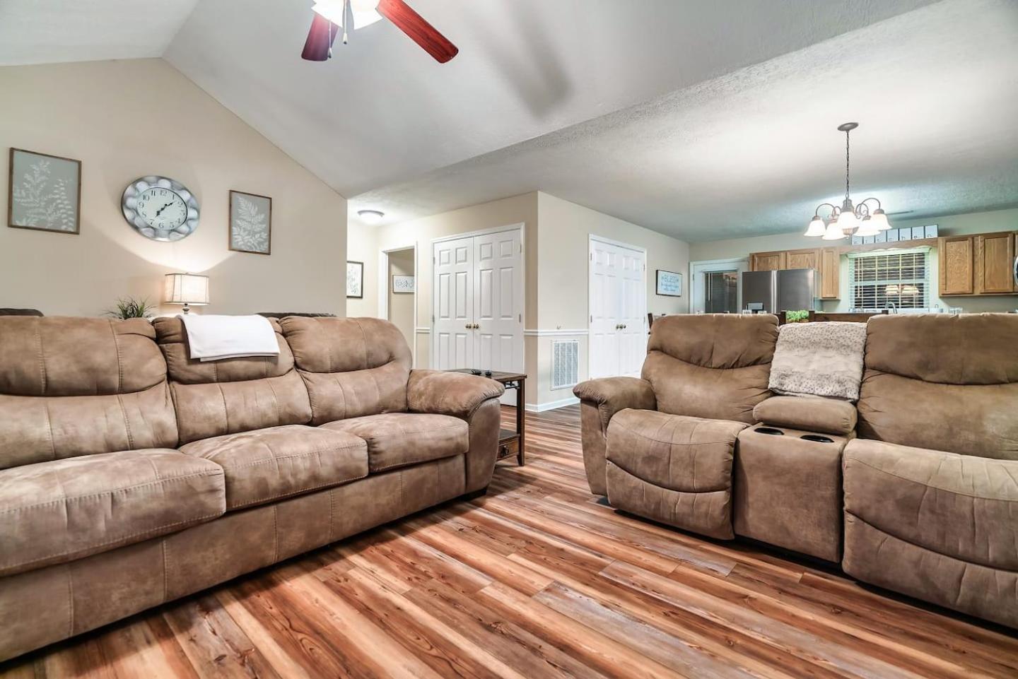 1 Mile To Pkwy, Pets, Hot Tub, Creekside, Porch Villa Pigeon Forge Bagian luar foto