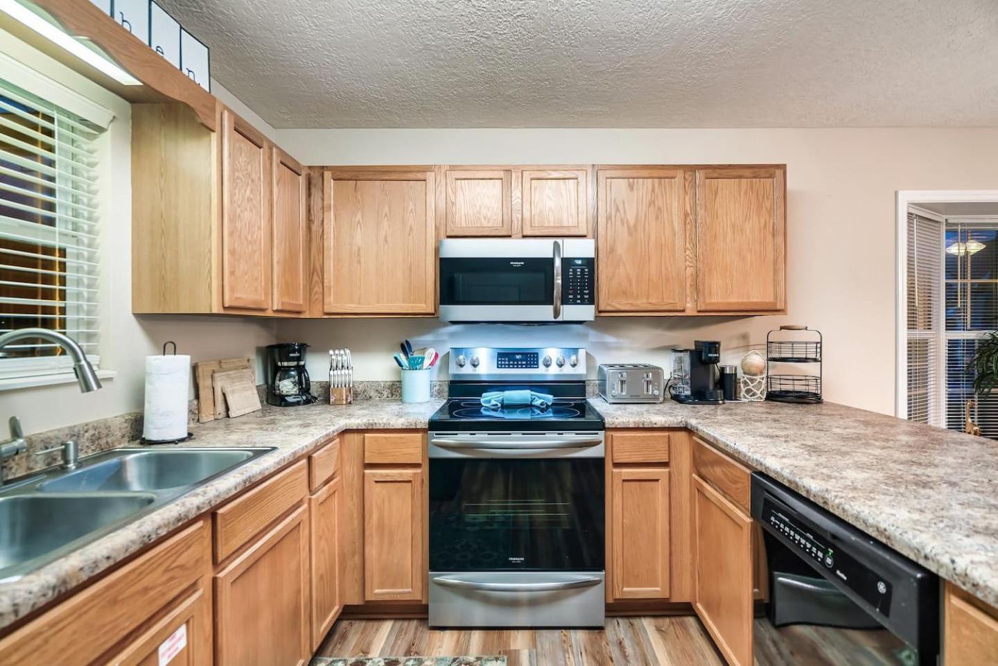 1 Mile To Pkwy, Pets, Hot Tub, Creekside, Porch Villa Pigeon Forge Bagian luar foto