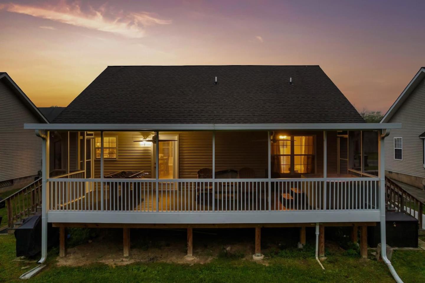 1 Mile To Pkwy, Pets, Hot Tub, Creekside, Porch Villa Pigeon Forge Bagian luar foto