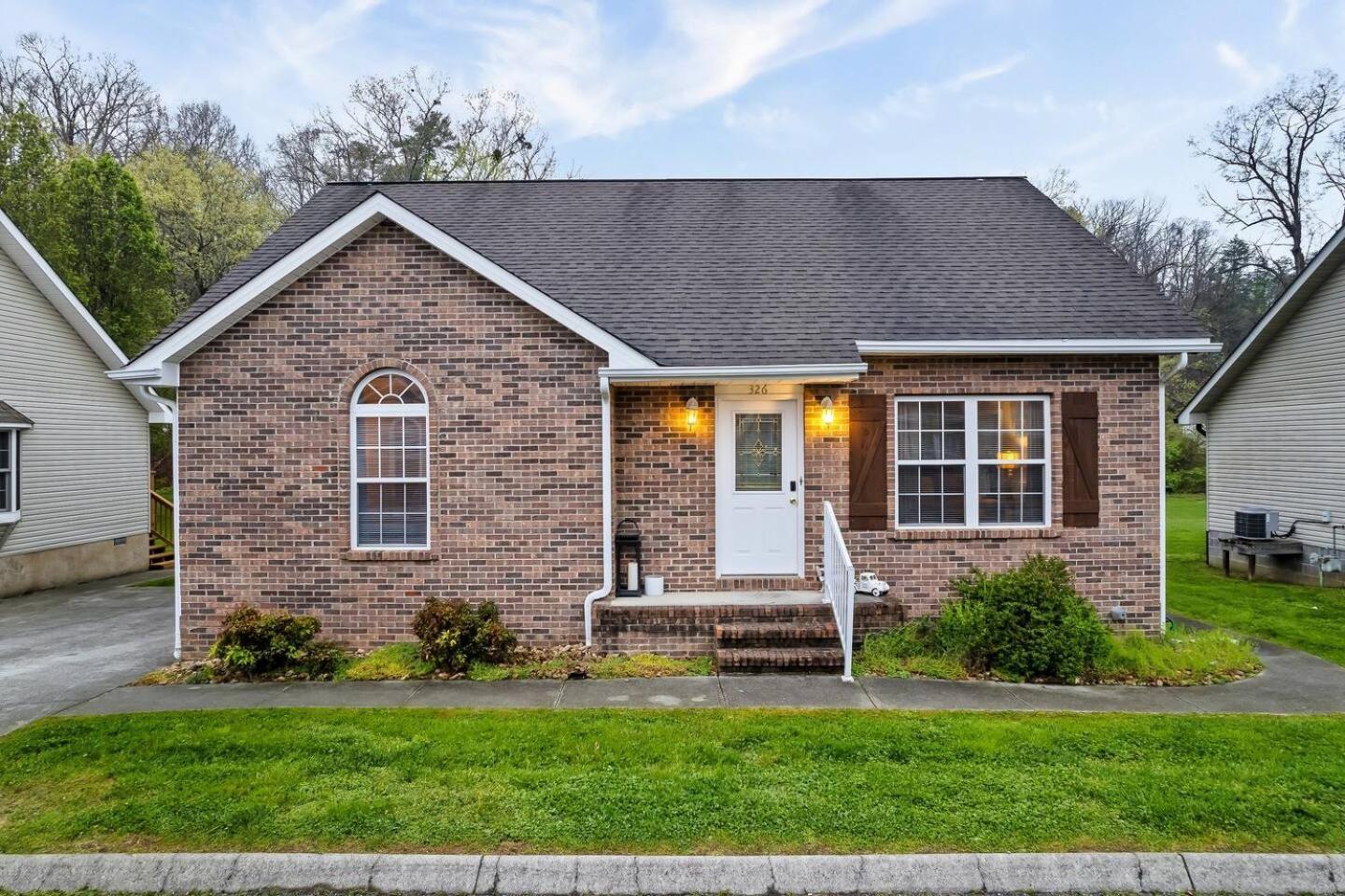 1 Mile To Pkwy, Pets, Hot Tub, Creekside, Porch Villa Pigeon Forge Bagian luar foto