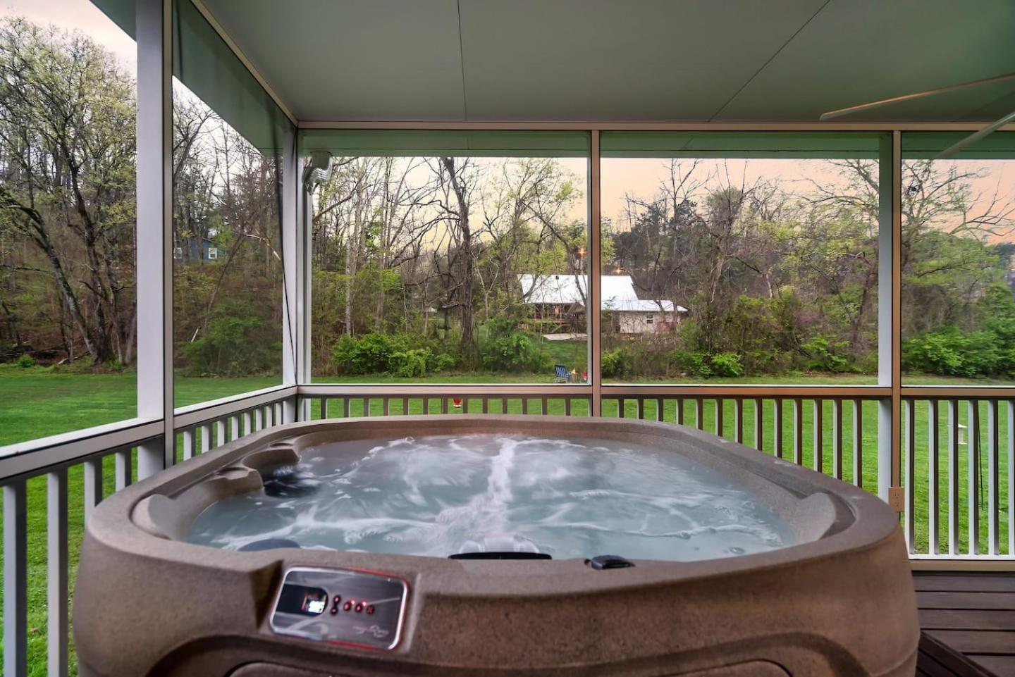 1 Mile To Pkwy, Pets, Hot Tub, Creekside, Porch Villa Pigeon Forge Bagian luar foto