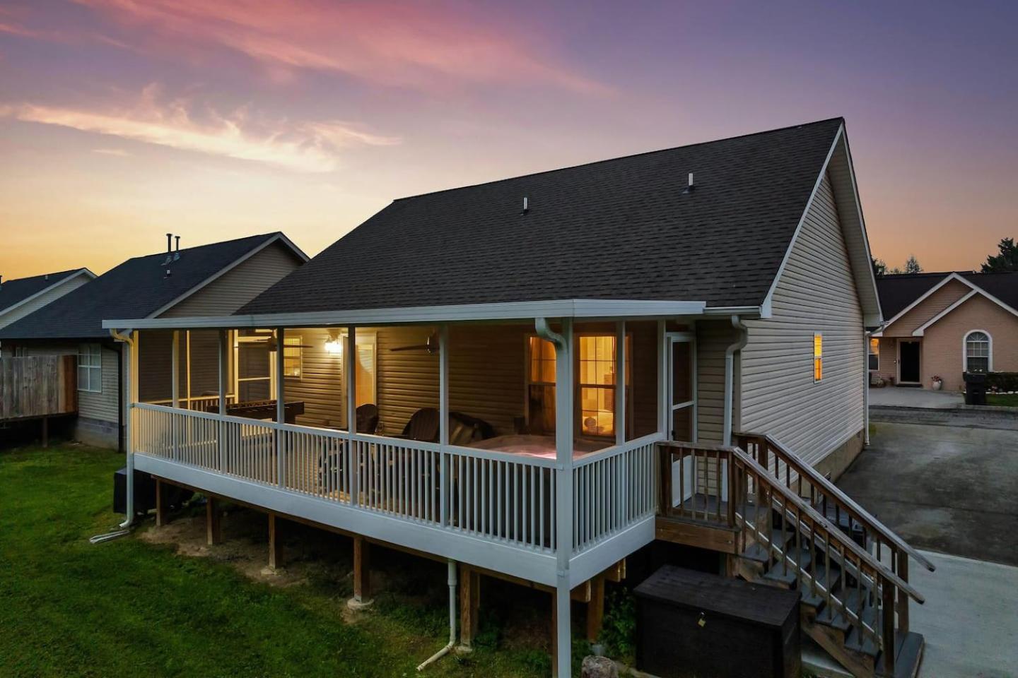 1 Mile To Pkwy, Pets, Hot Tub, Creekside, Porch Villa Pigeon Forge Bagian luar foto