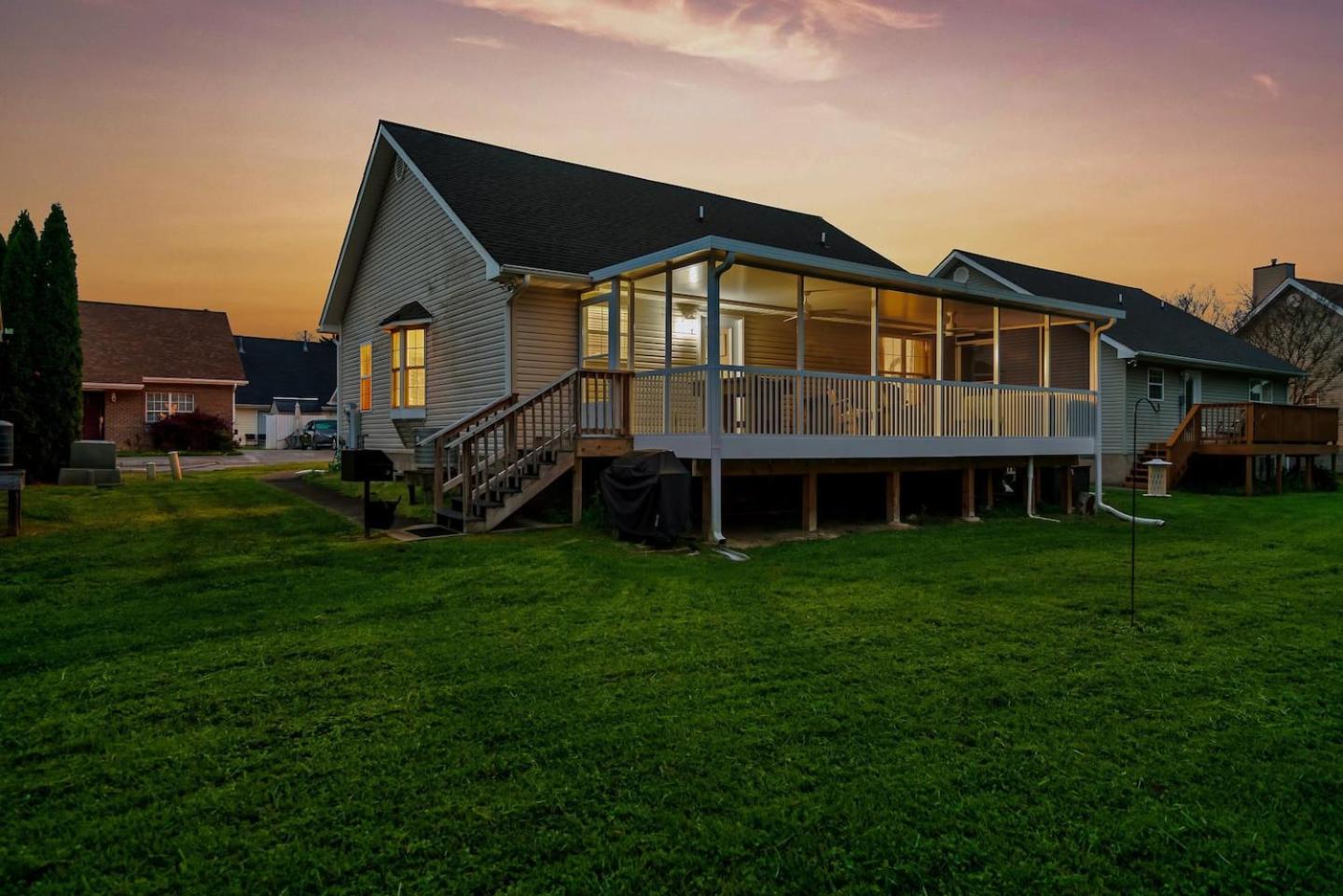 1 Mile To Pkwy, Pets, Hot Tub, Creekside, Porch Villa Pigeon Forge Bagian luar foto