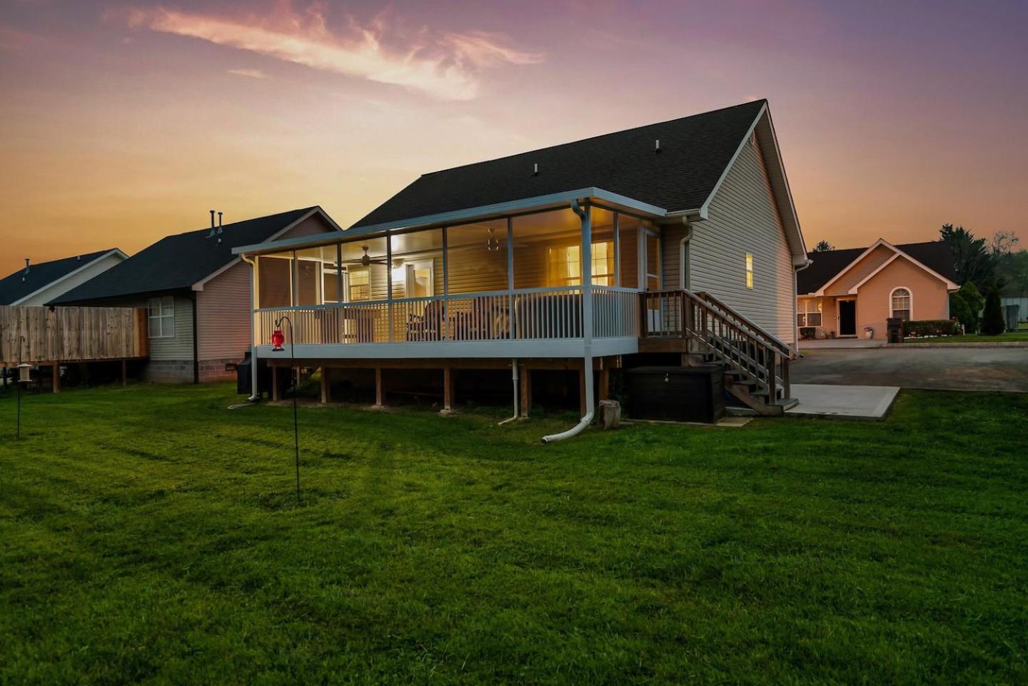 1 Mile To Pkwy, Pets, Hot Tub, Creekside, Porch Villa Pigeon Forge Bagian luar foto