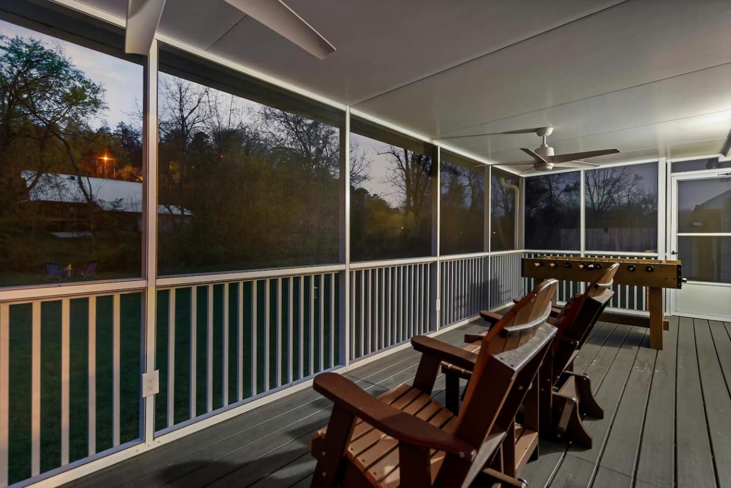 1 Mile To Pkwy, Pets, Hot Tub, Creekside, Porch Villa Pigeon Forge Bagian luar foto