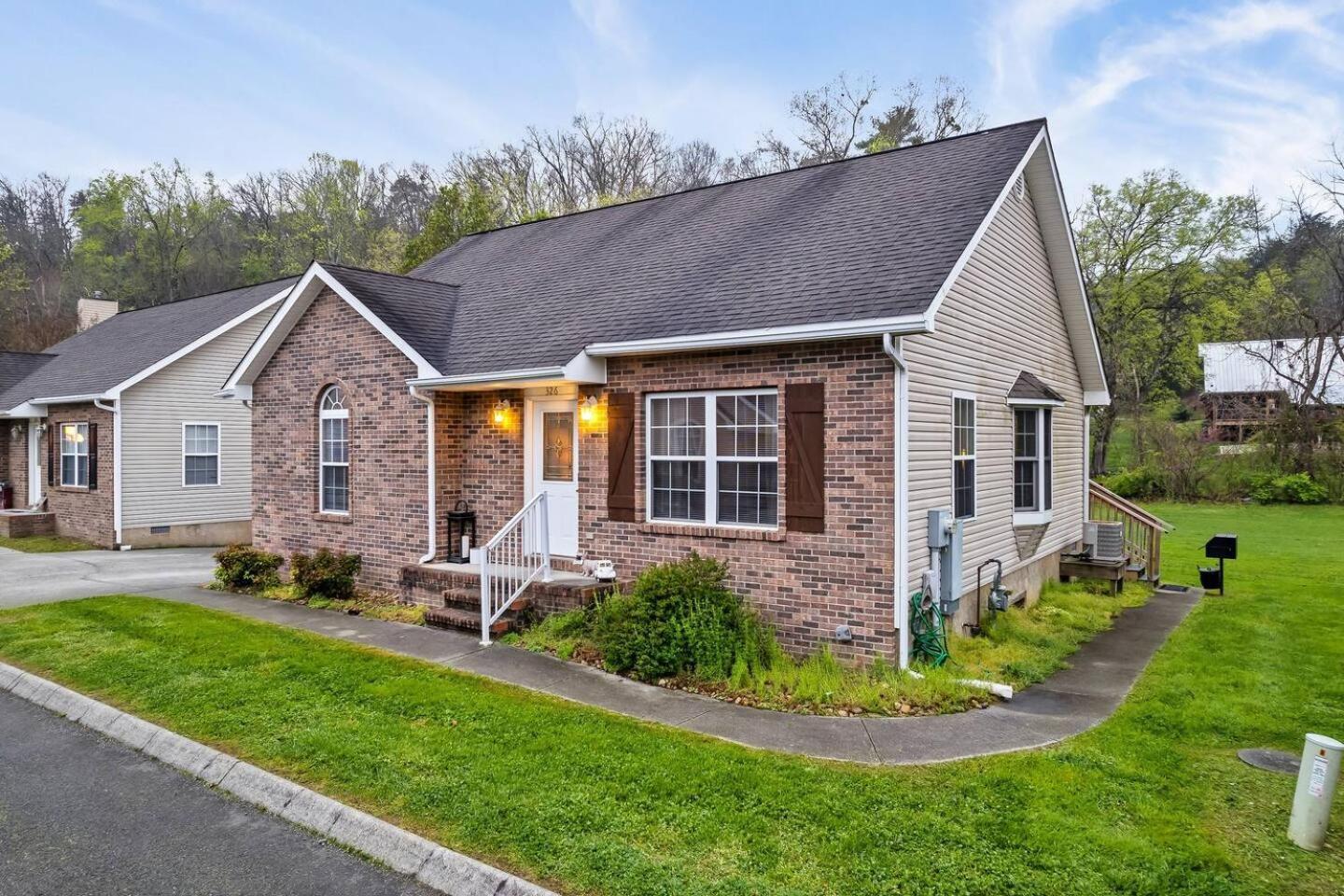 1 Mile To Pkwy, Pets, Hot Tub, Creekside, Porch Villa Pigeon Forge Bagian luar foto