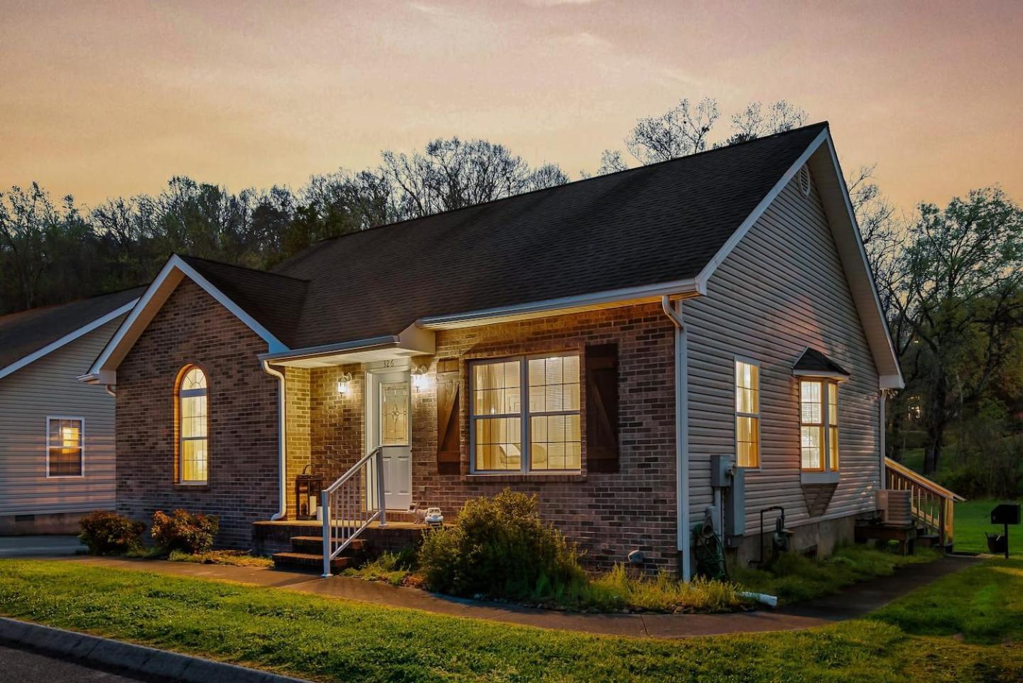 1 Mile To Pkwy, Pets, Hot Tub, Creekside, Porch Villa Pigeon Forge Bagian luar foto
