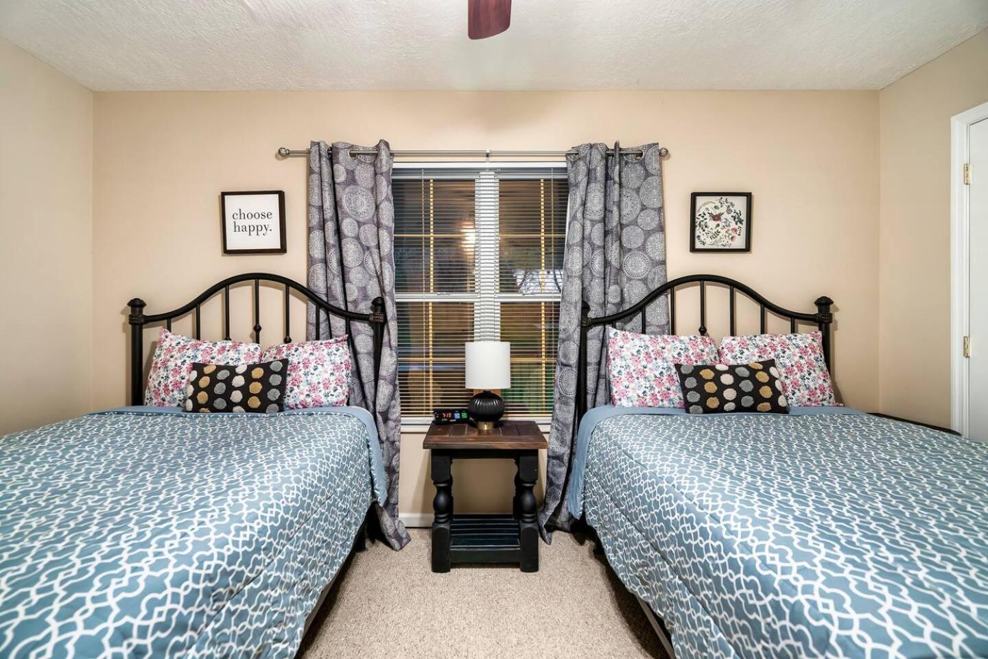 1 Mile To Pkwy, Pets, Hot Tub, Creekside, Porch Villa Pigeon Forge Bagian luar foto