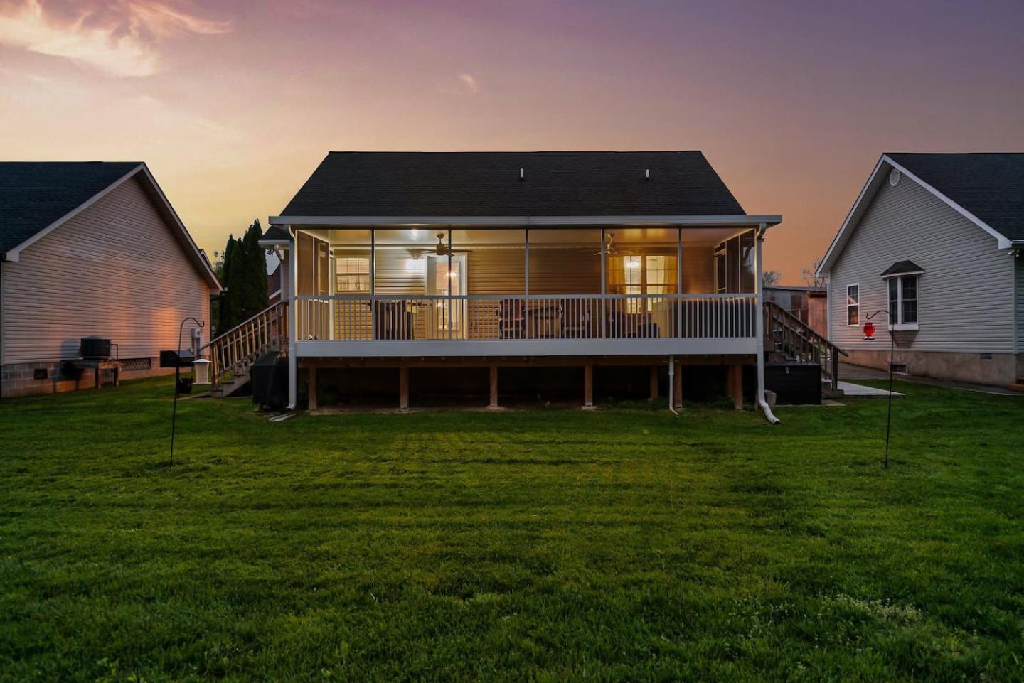 1 Mile To Pkwy, Pets, Hot Tub, Creekside, Porch Villa Pigeon Forge Bagian luar foto
