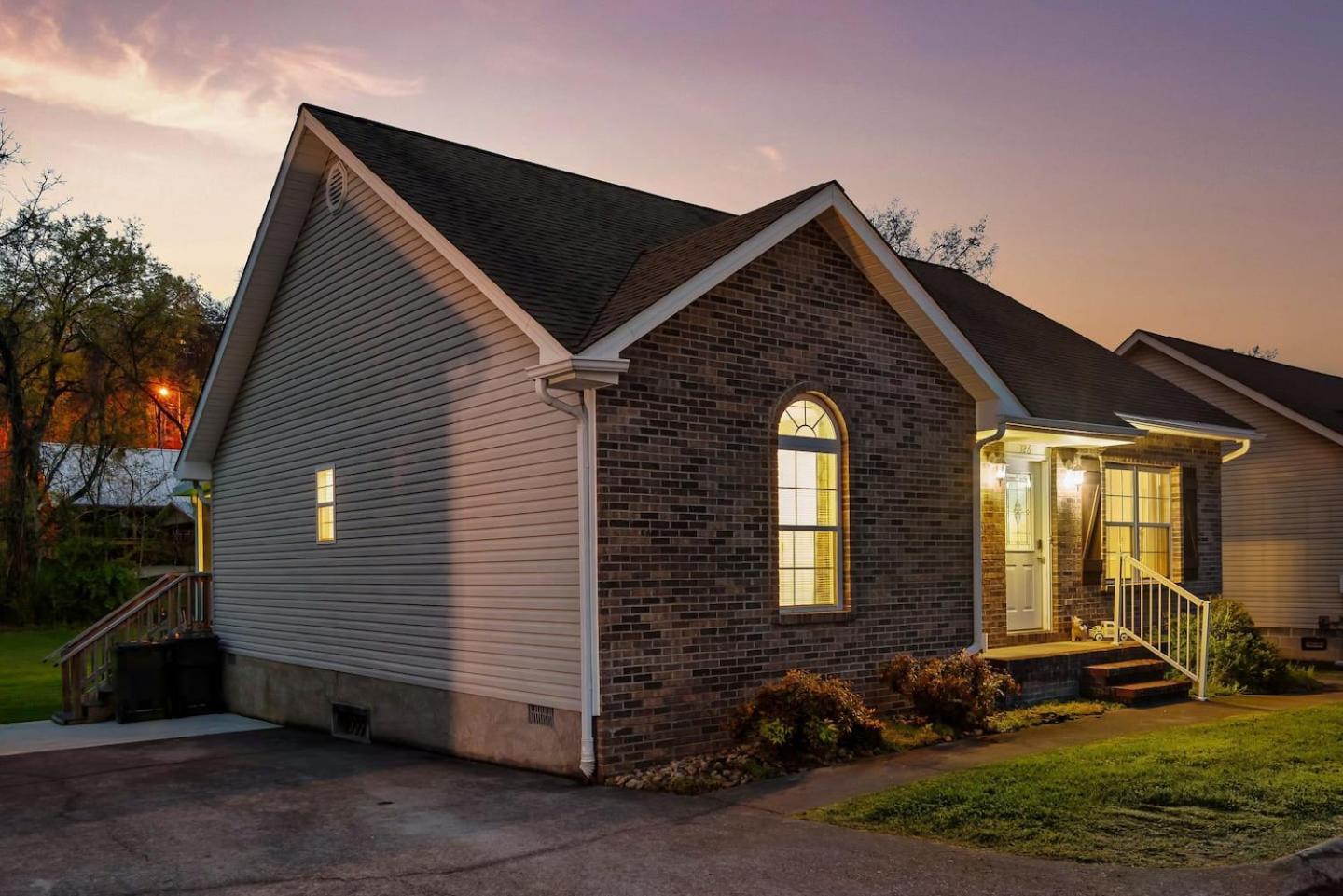 1 Mile To Pkwy, Pets, Hot Tub, Creekside, Porch Villa Pigeon Forge Bagian luar foto