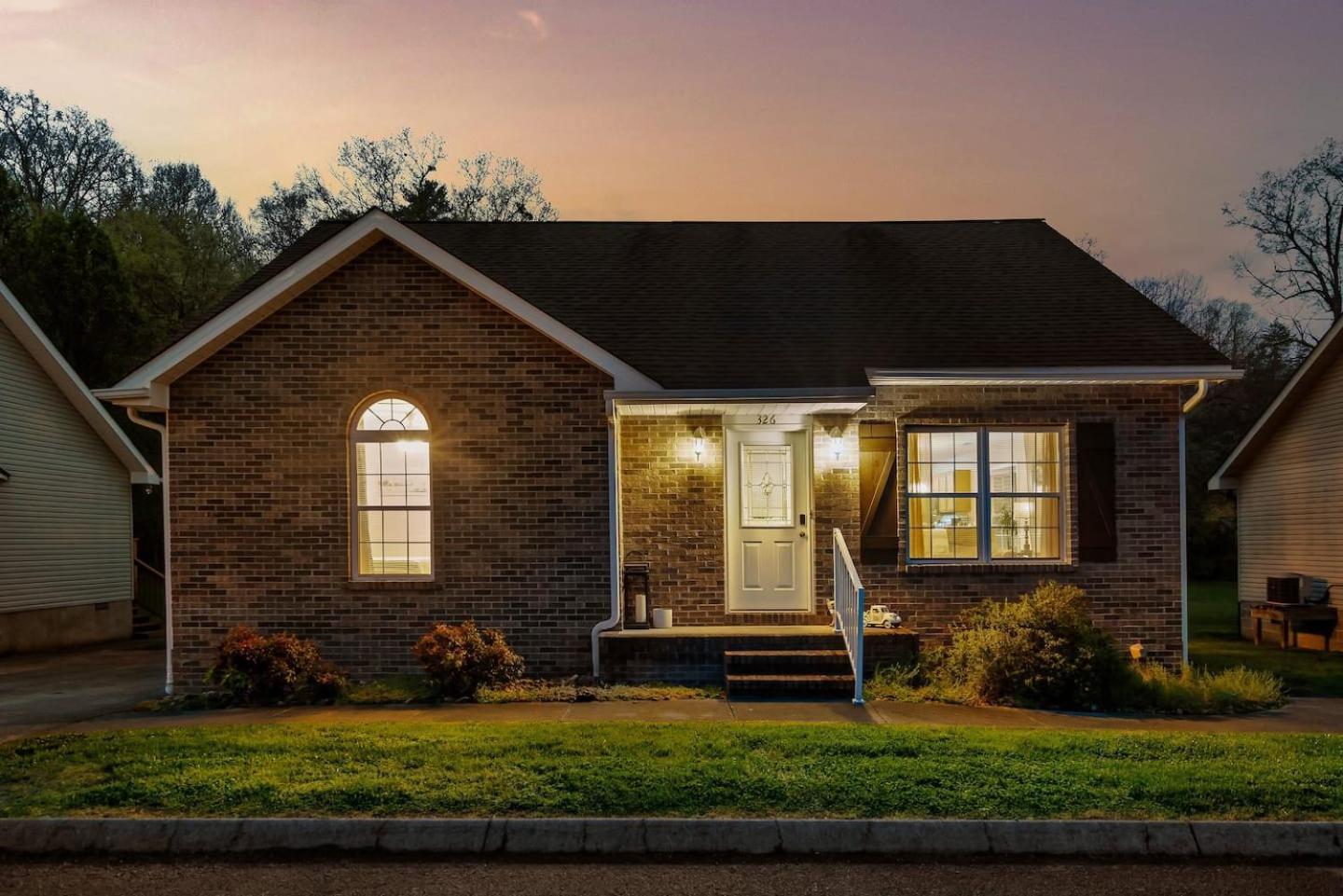 1 Mile To Pkwy, Pets, Hot Tub, Creekside, Porch Villa Pigeon Forge Bagian luar foto